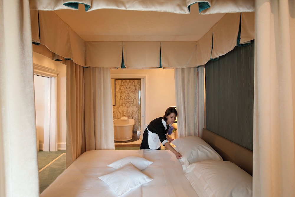 PRESIDENTIAL, SUITE