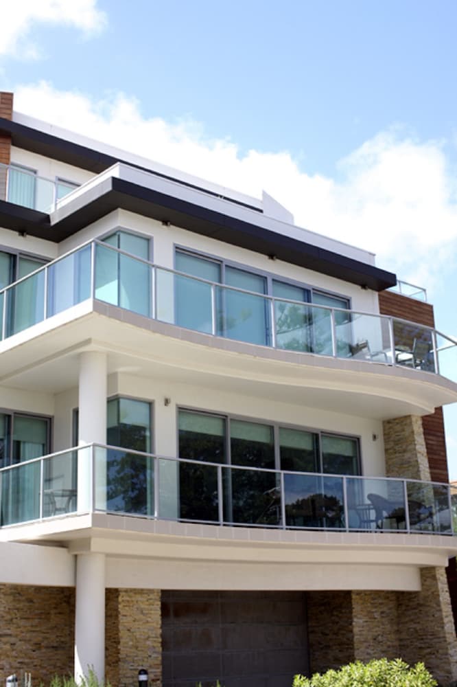 The Waves Serviced Apartments 1/52