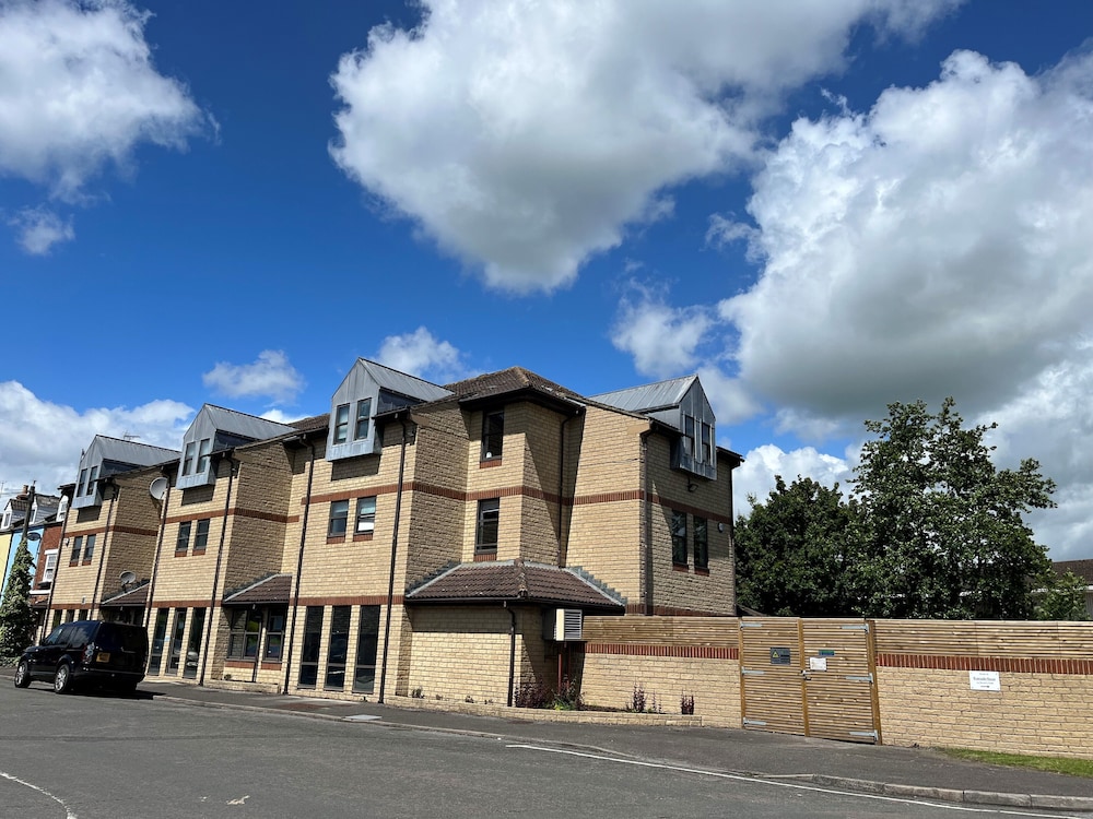 Riverside House 36/40