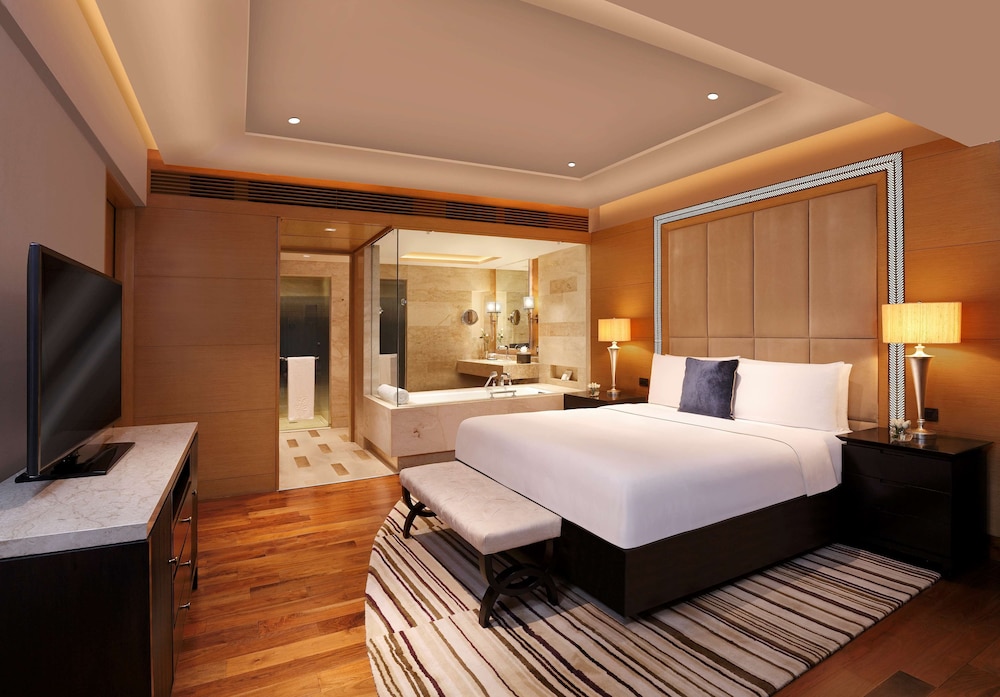 The Leela Ambience Gurugram Hotel And Residences 12/80