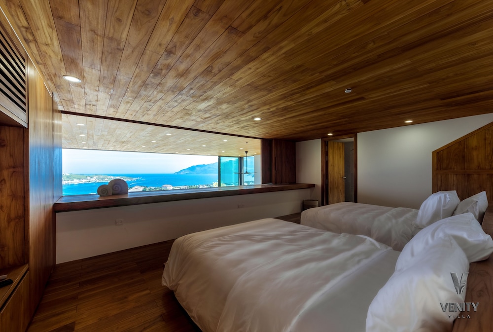 Venity Villa 17/50