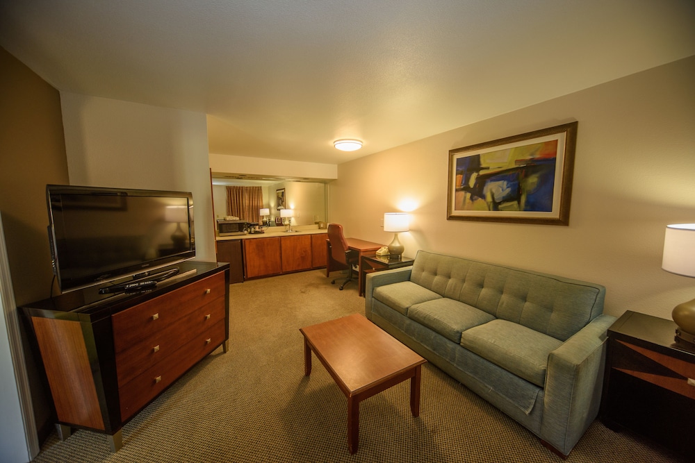 Richland Inn Lawrenceburg 38/46