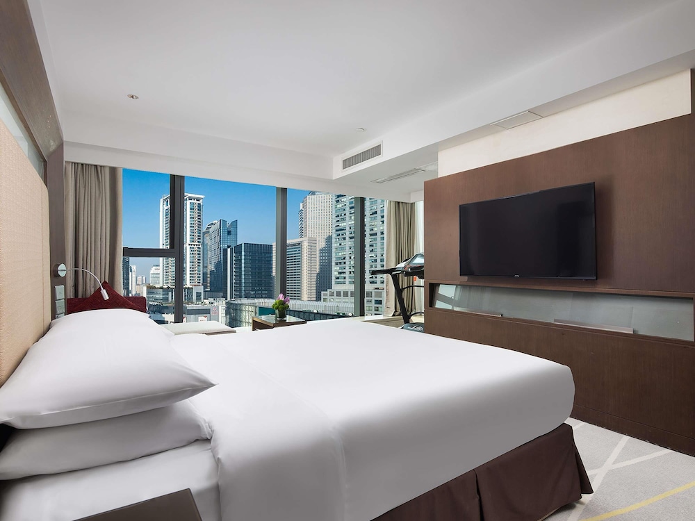 SUITE, DOUBLE BED, CITY VIEW