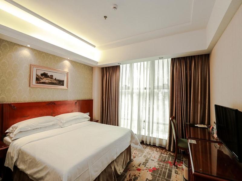 Vienna Hotel (Dongguan Houjie Wanda Plaza) 6/18
