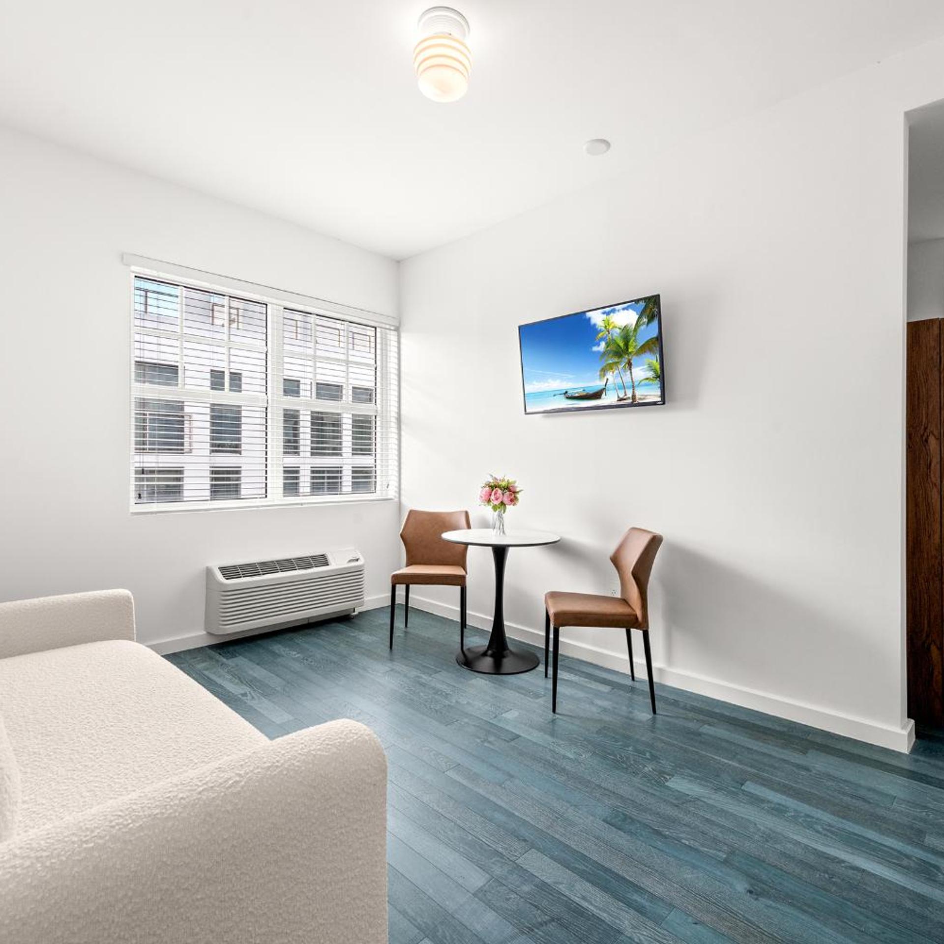Bluebird Suites at The Apex Miami 34/50