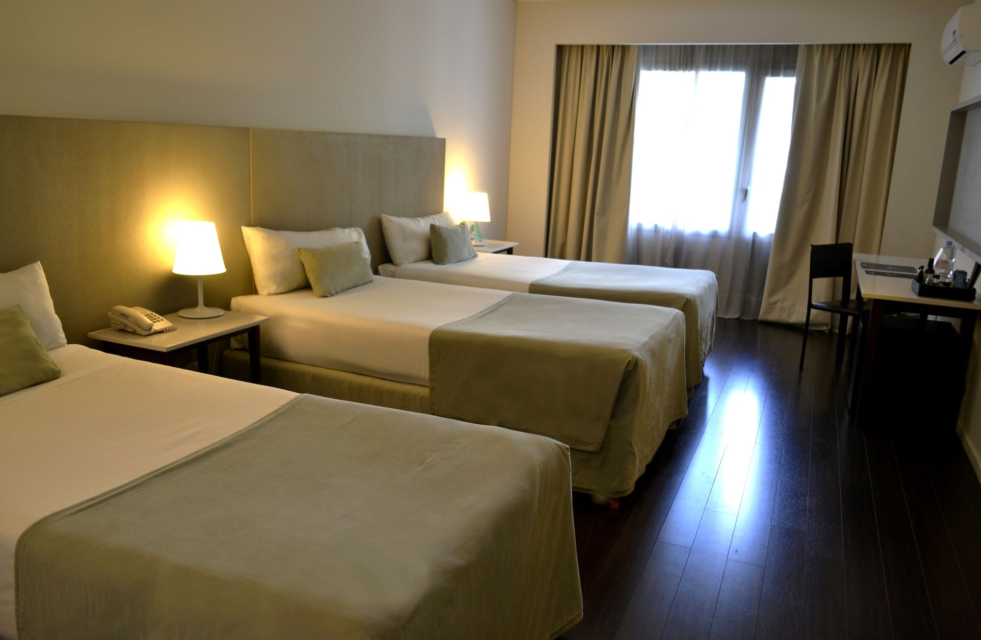 غرفة بثلاثة أسرّة، Dazzler By Wyndham Buenos Aires Recoleta Ex Dazzler Recoleta 4/10