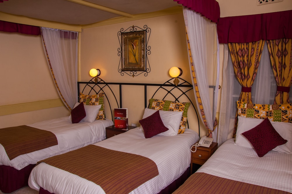 Kahama Hotel 7/40