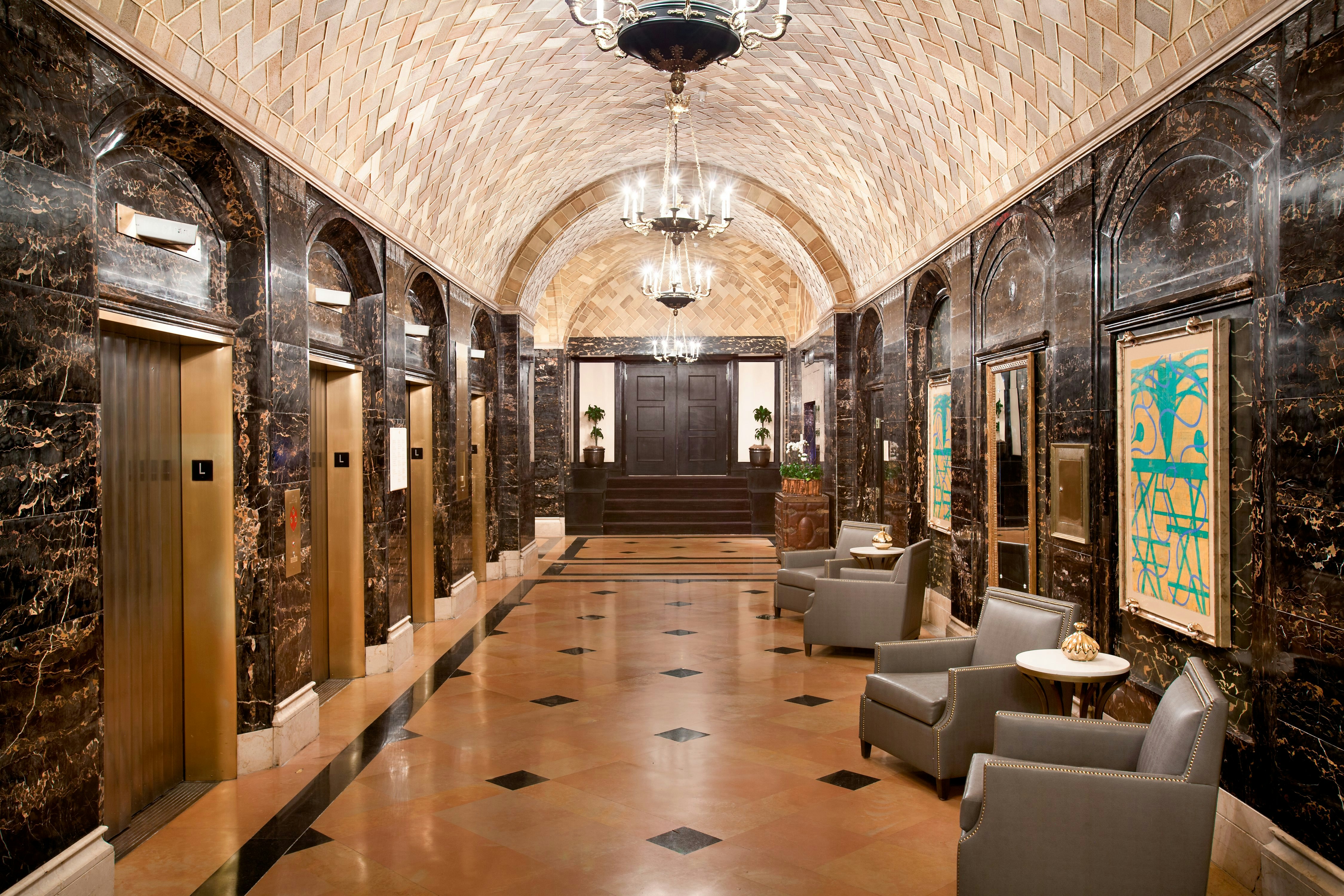 Hilton New Orleans/St. Charles Avenue 68/71