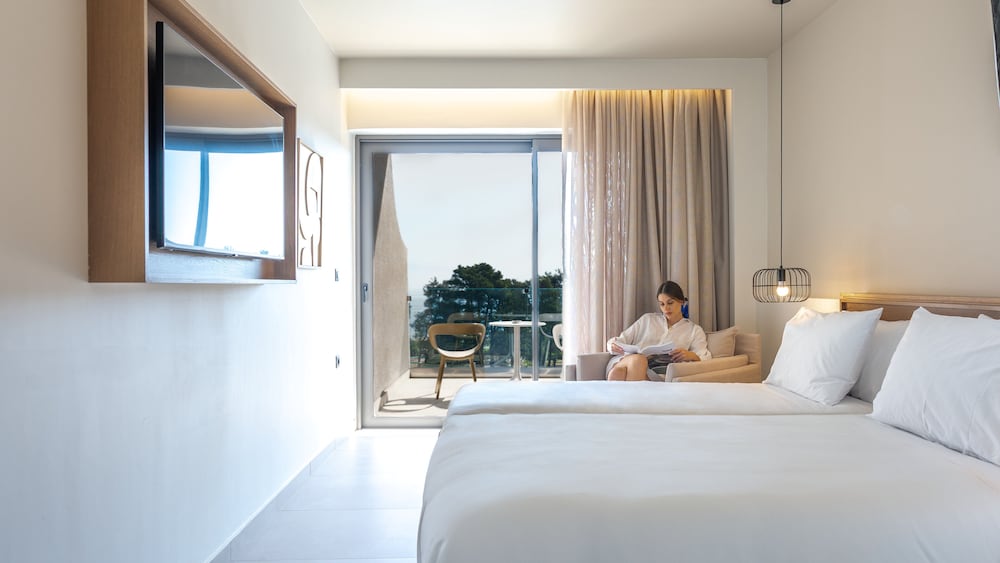 PREMIUM, TRIPLE, SEA VIEW