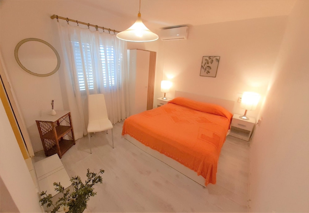 DRAGAN'S DEN HOSTEL 10/49