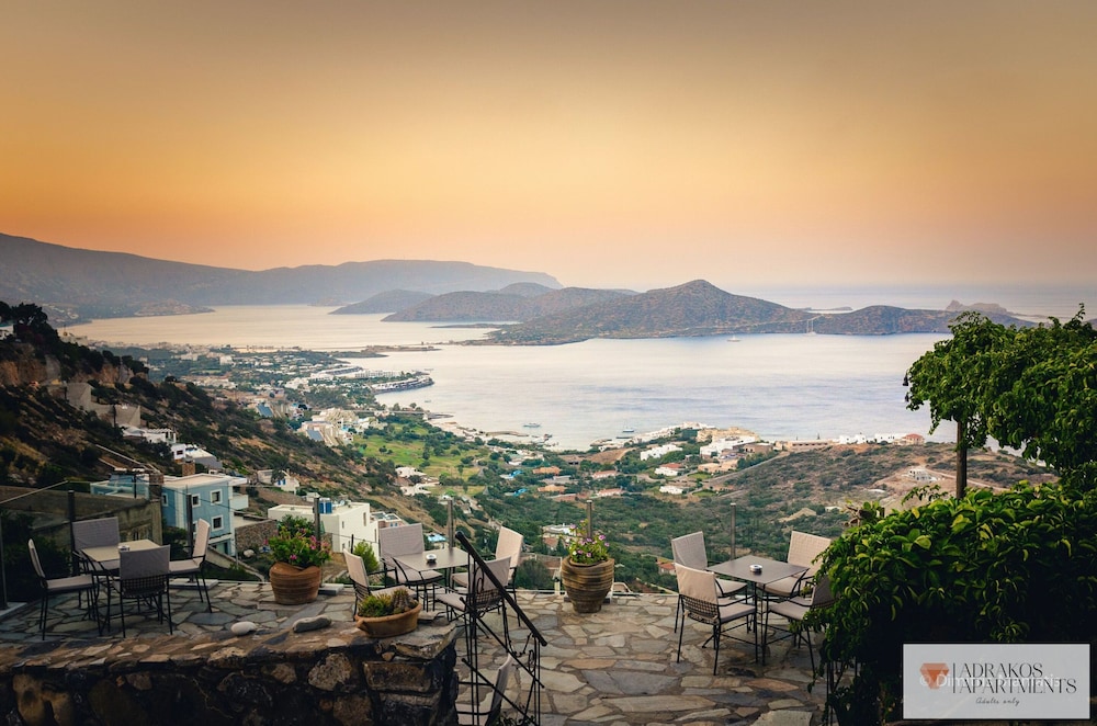 Adrakos Apartments 63/78