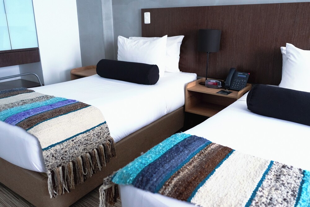 Hotel DC Feria 25/61