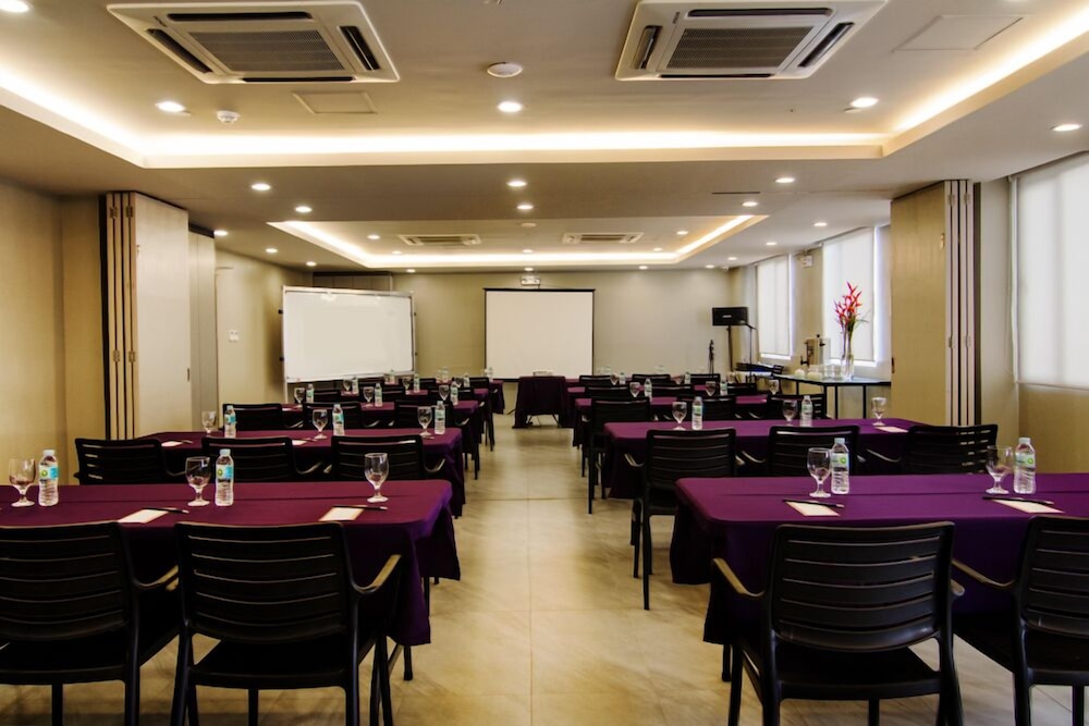 Cebu Hotel Plus 51/55