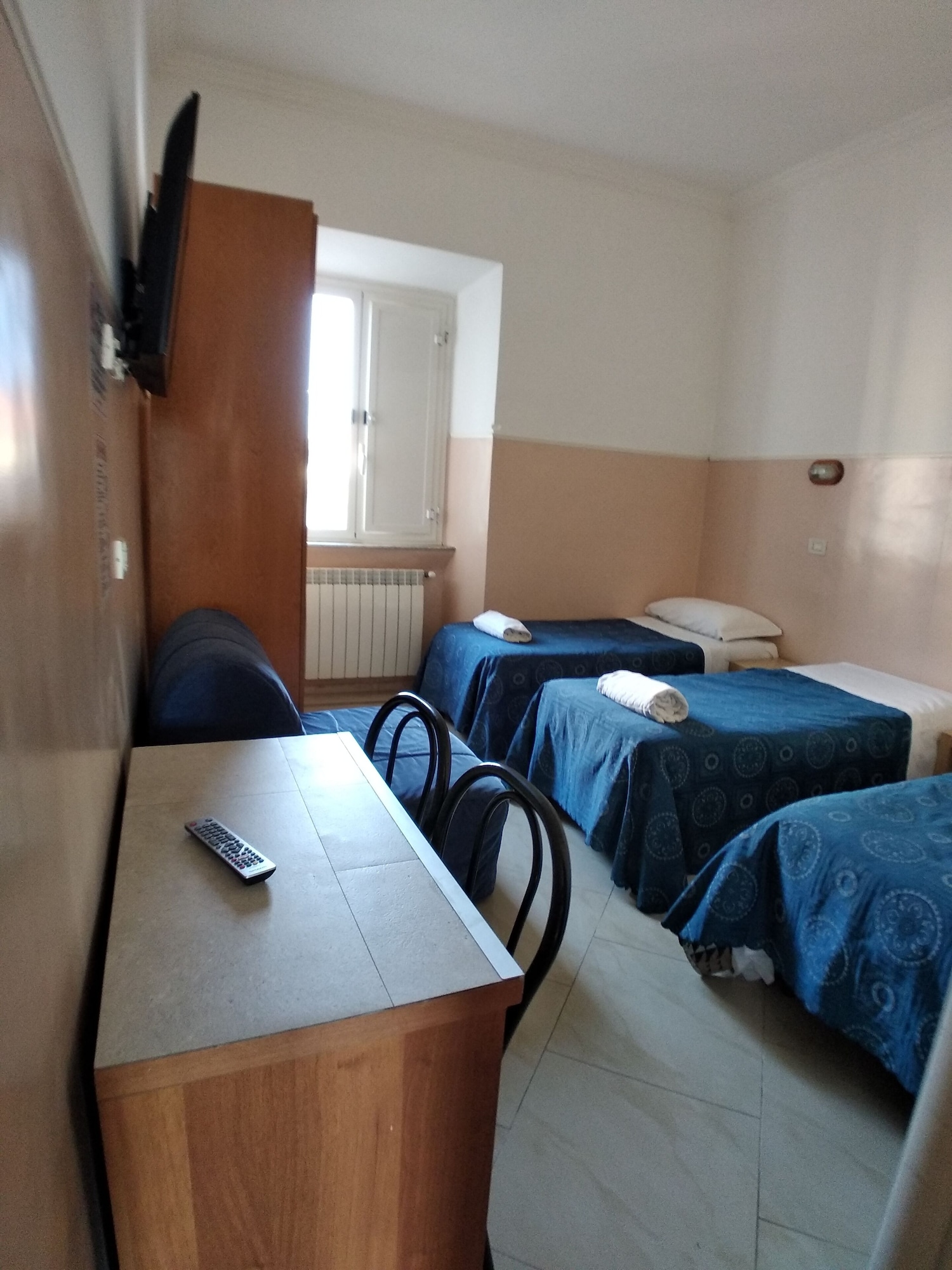 غرفة ثلاثية بحمام خاص، Hotel Cressy 5/7