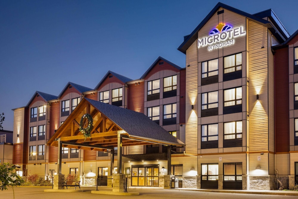 Microtel Inn & Suites by Wyndham Mont Tremblant 1/50