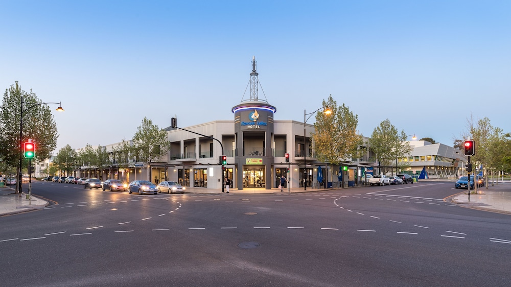 MAWSON LAKES HOTEL 60/64