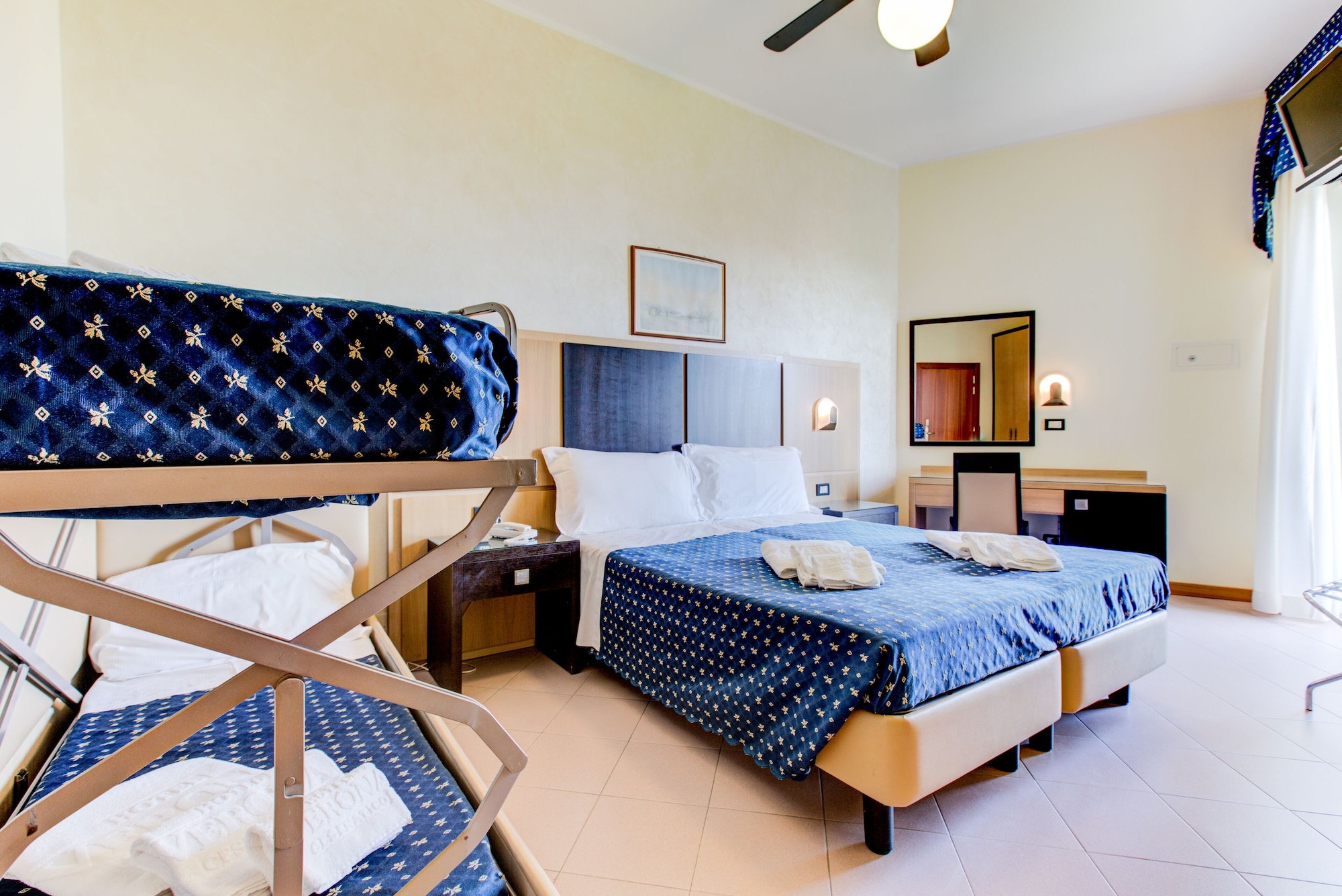 ROOM, QUADRUPLE, BALCONY
