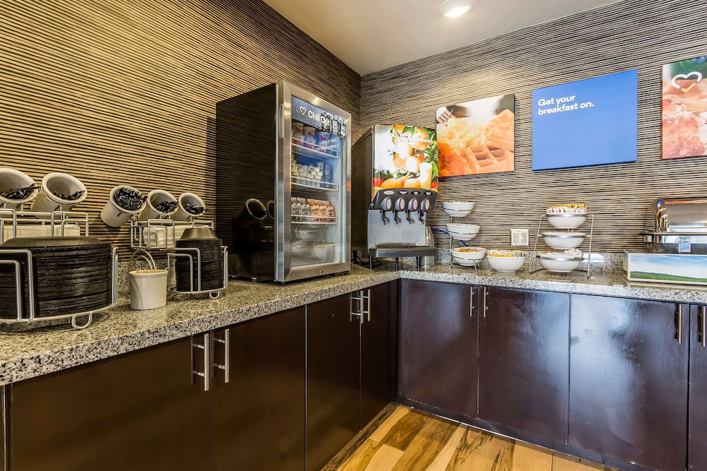 COMFORT INN & SUITES NEWCASTLE - OKLAHOMA CITY 10/47
