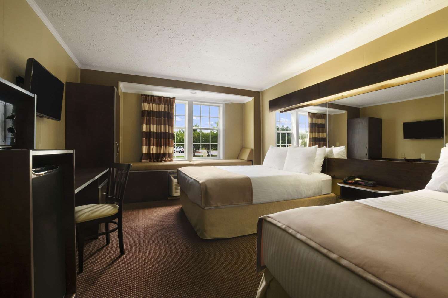 Microtel Inn & Suites by Wyndham Columbia/Fort Jackson N 6/37