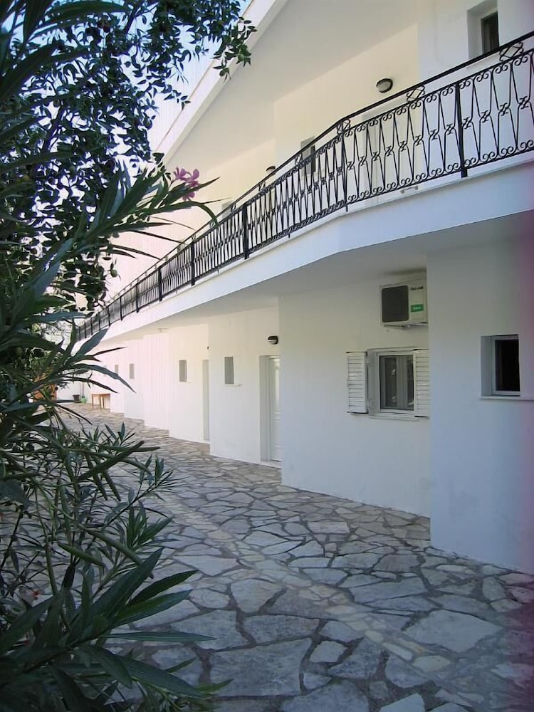 Spiros Studios 2/30