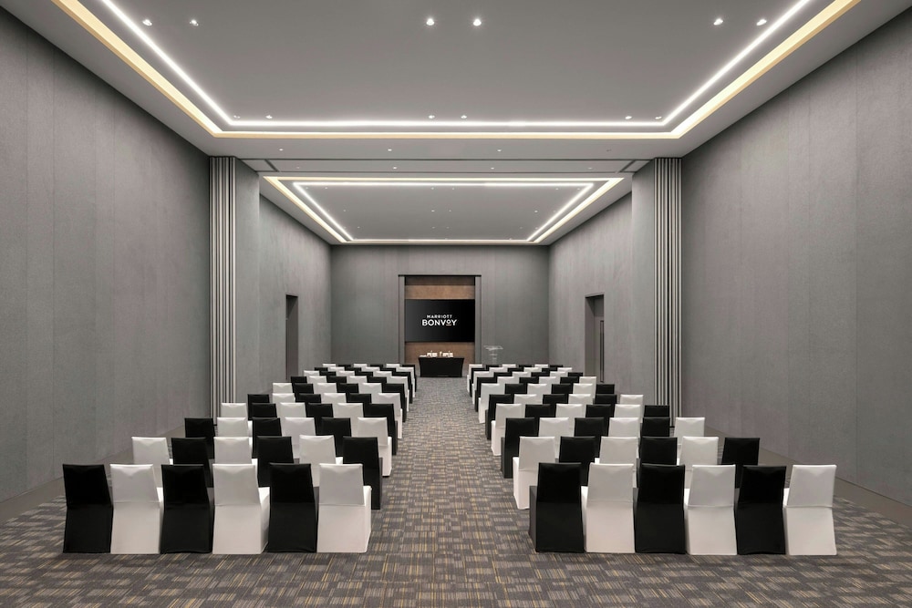Moxy Bengaluru Airport Prestige Tech Cloud 38/49