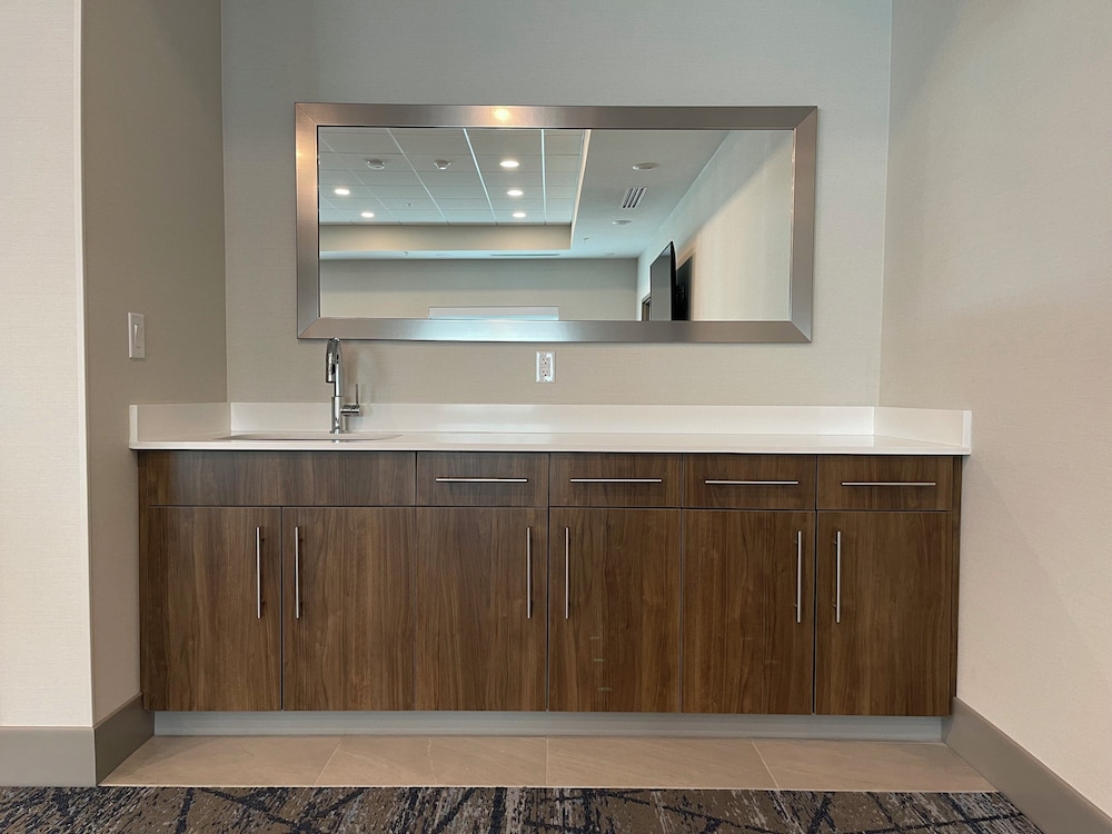 Holiday Inn Express & Suites Ft. Smith Airport, an IHG Hotel 9/75