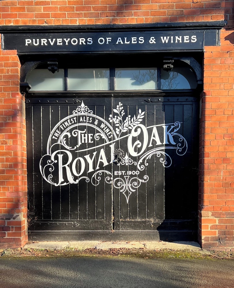 The Royal Oak Hotel And Restaurant 3/49