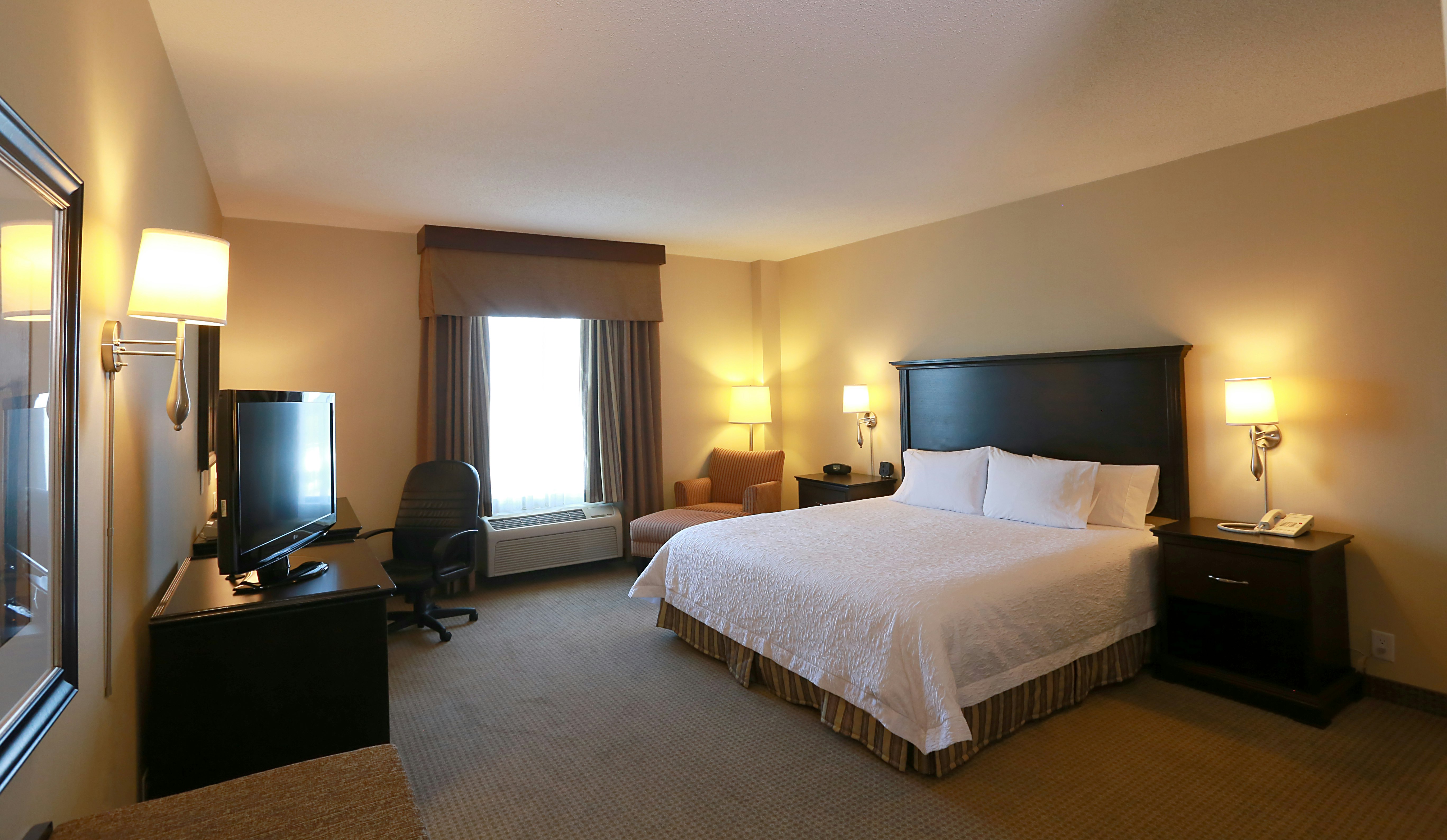 Hampton Inn and Suites by Hilton Laval 22/71