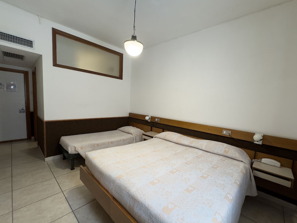 Hotel Holidays 22/54