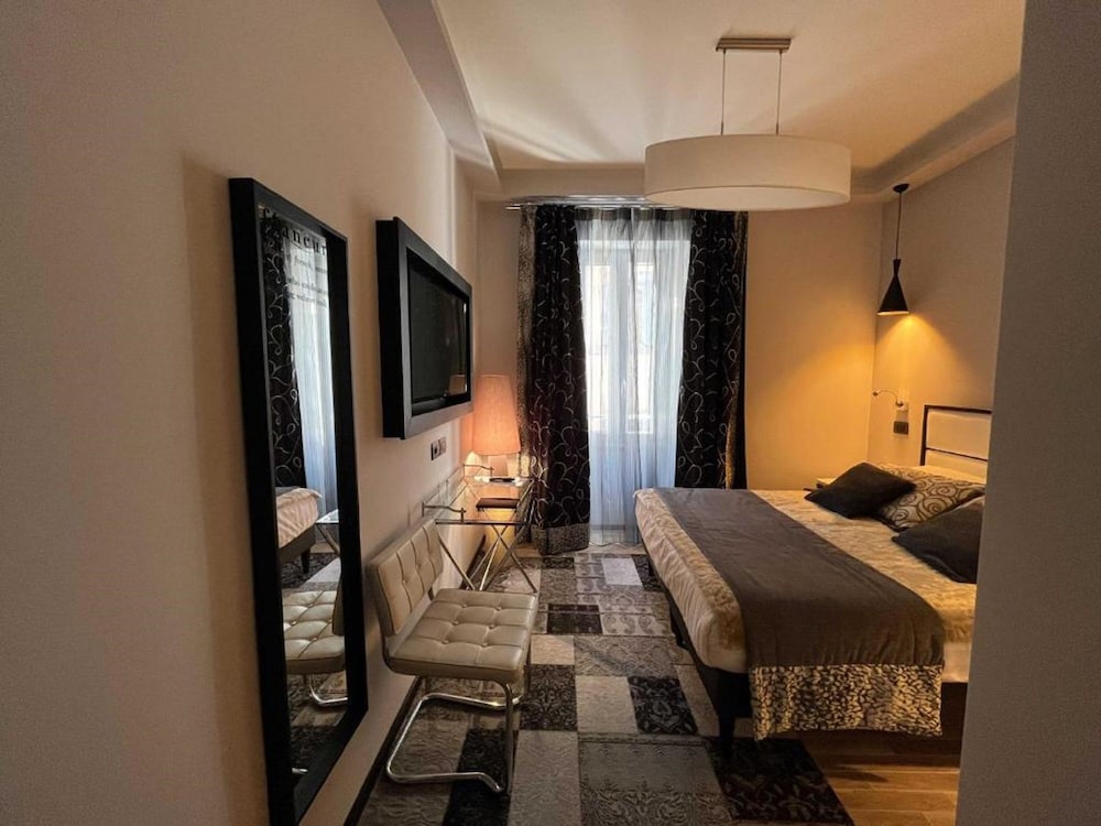 Flaneur - Rooms & Suites by Visconti 7/50