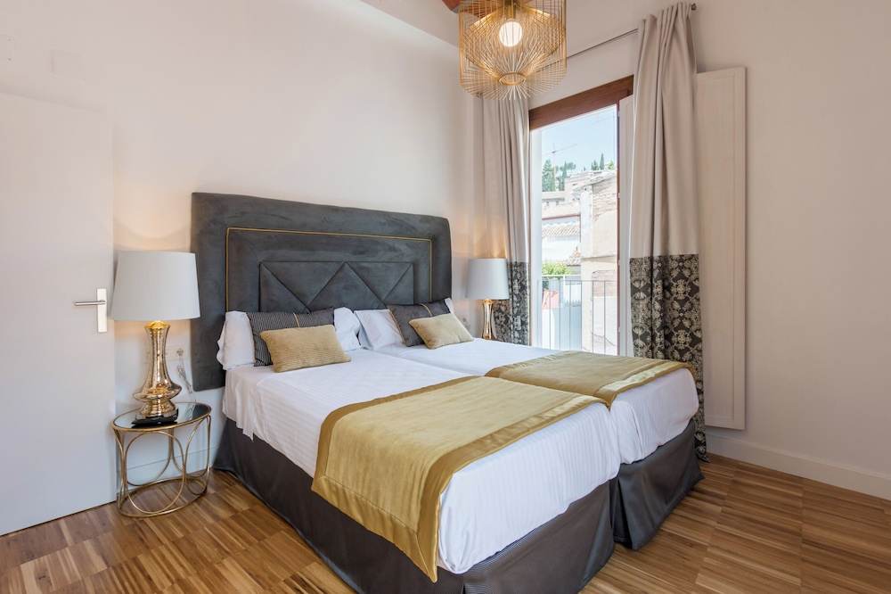 Oro del Darro Suites 12/48