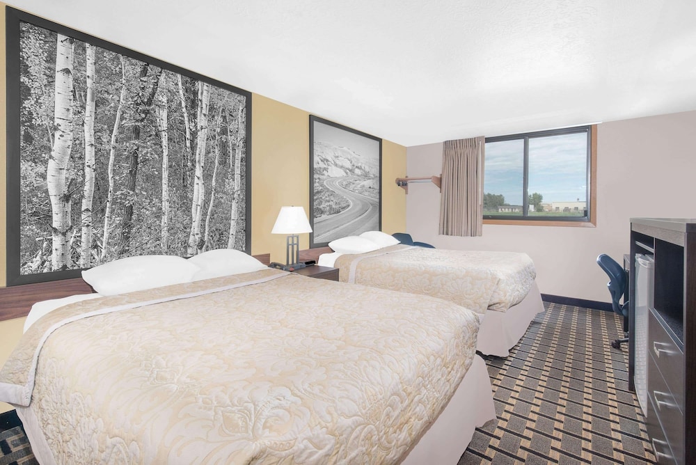 Super 8 by Wyndham Watertown 13/44
