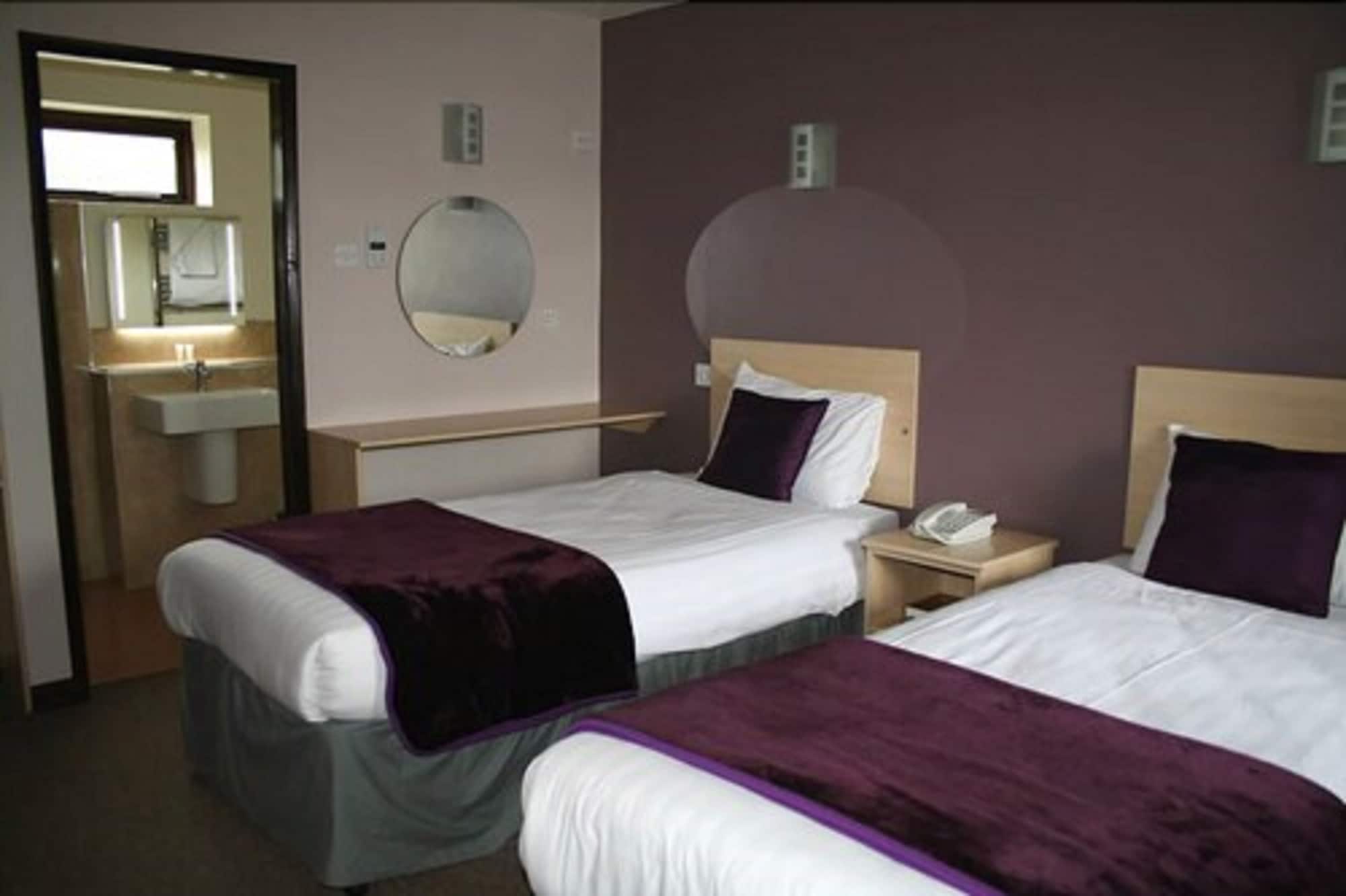 ROOM, TWIN BEDS