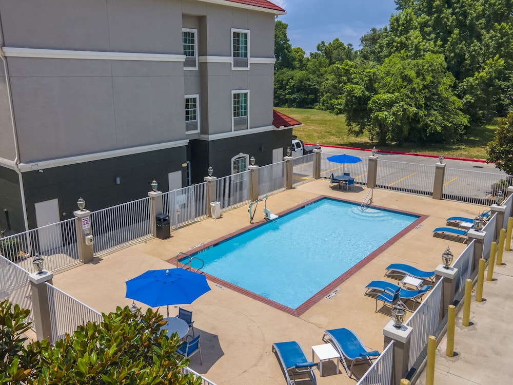Comfort Inn & Suites Cleveland TX 19/40