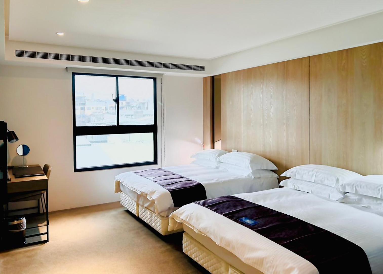 Room, Quadruple