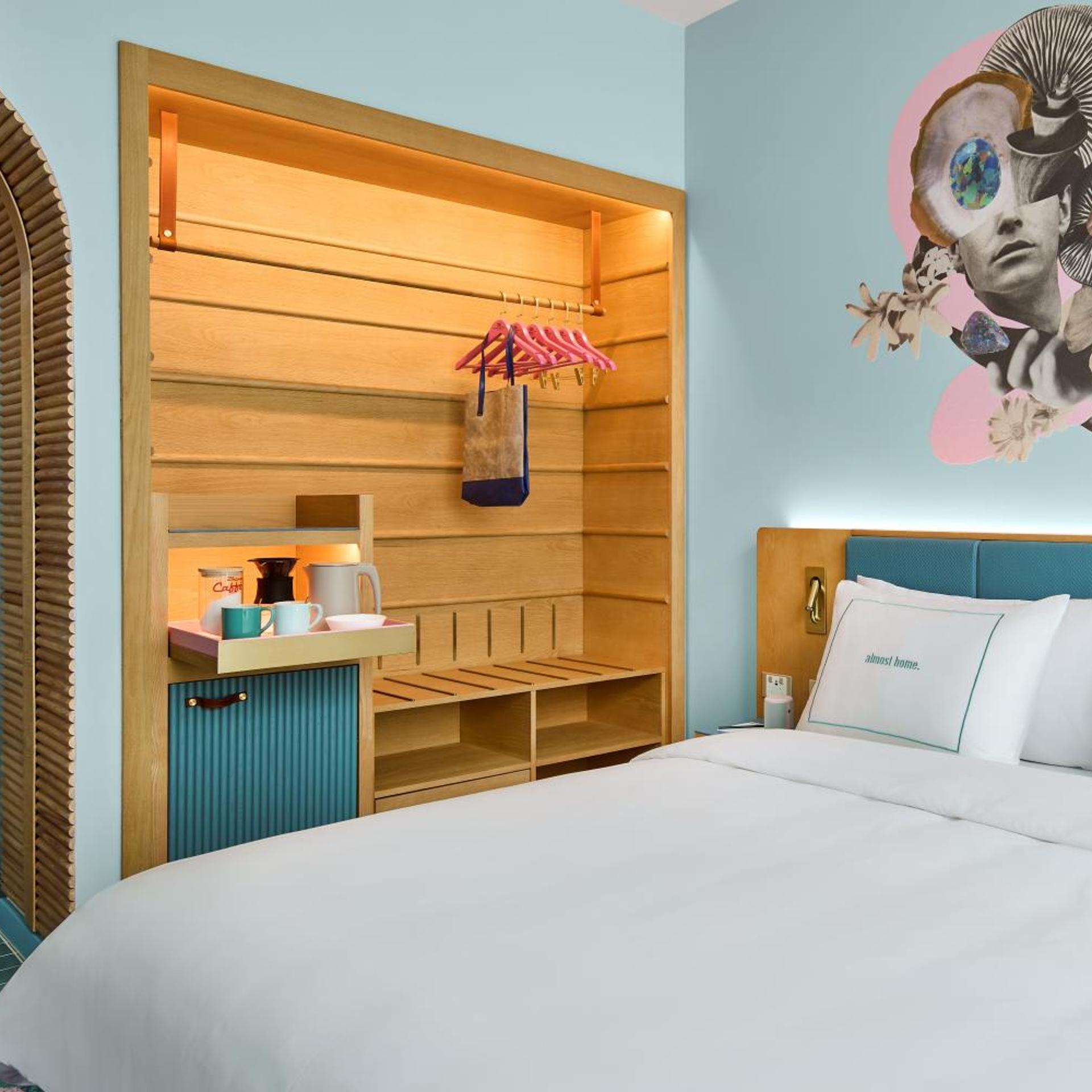 Medium, King Bed, Queen Bed