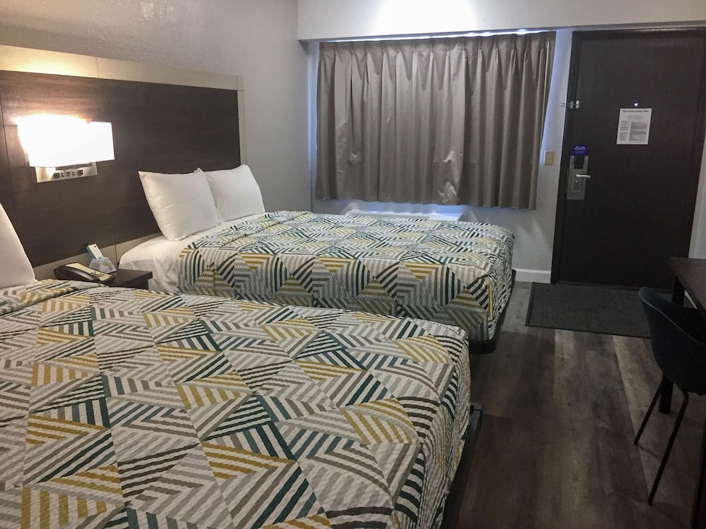 Motel6 Burnsville, MN 30/46