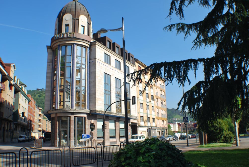 Mieres Del Camino 4/44