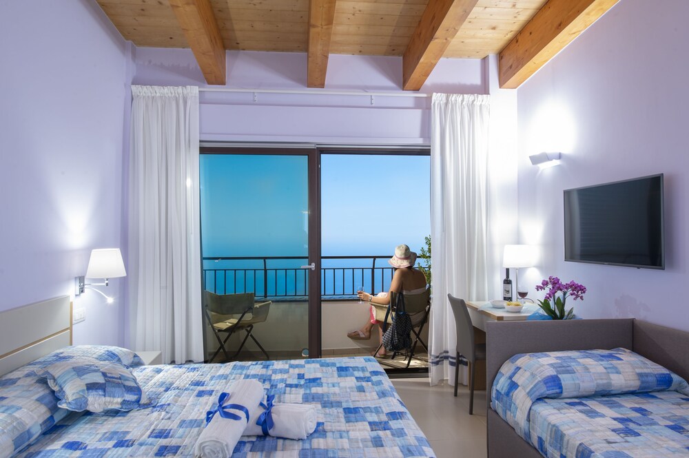 Villa Paradise Resort 6/50