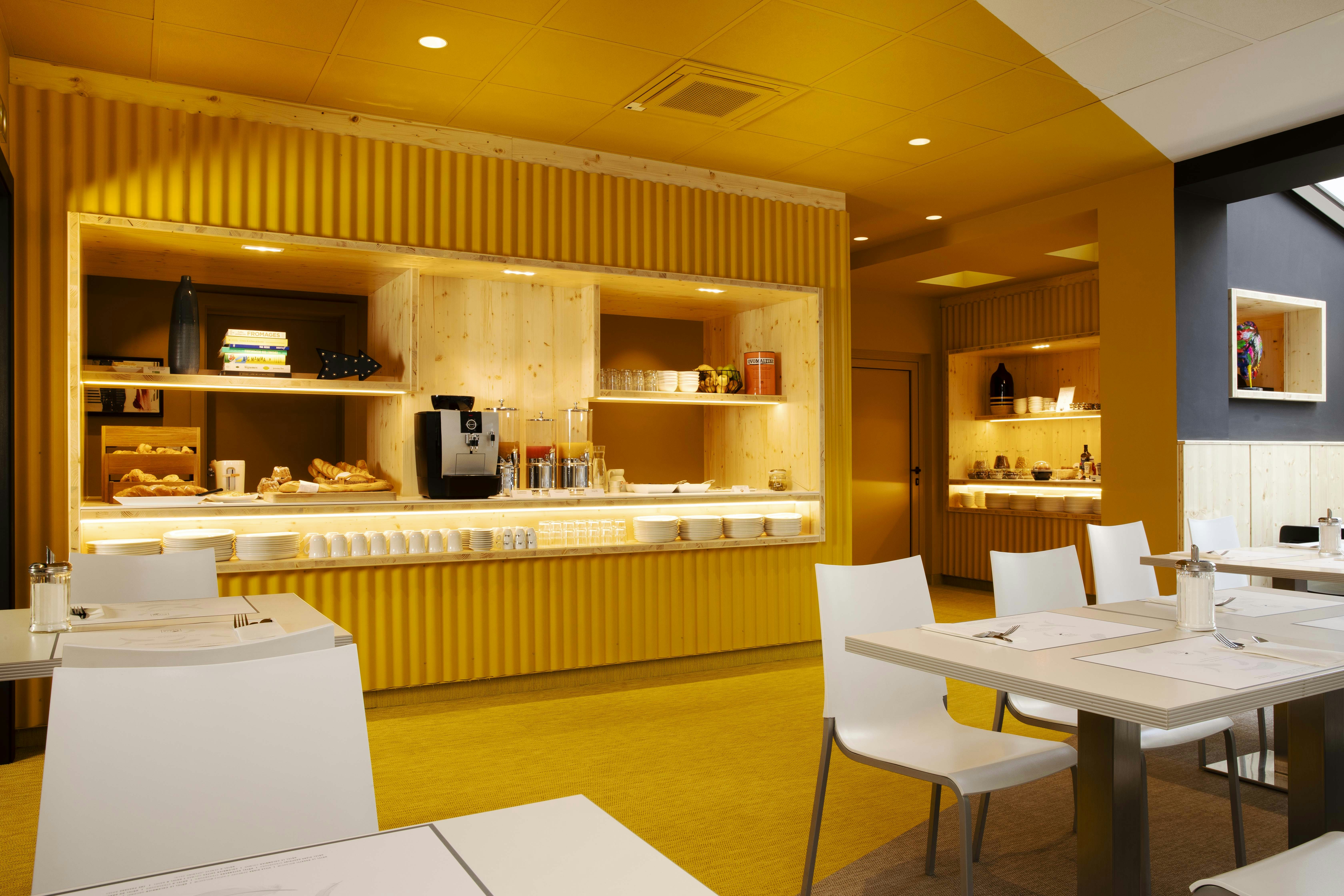 Hotel Le Bugatti 48/64