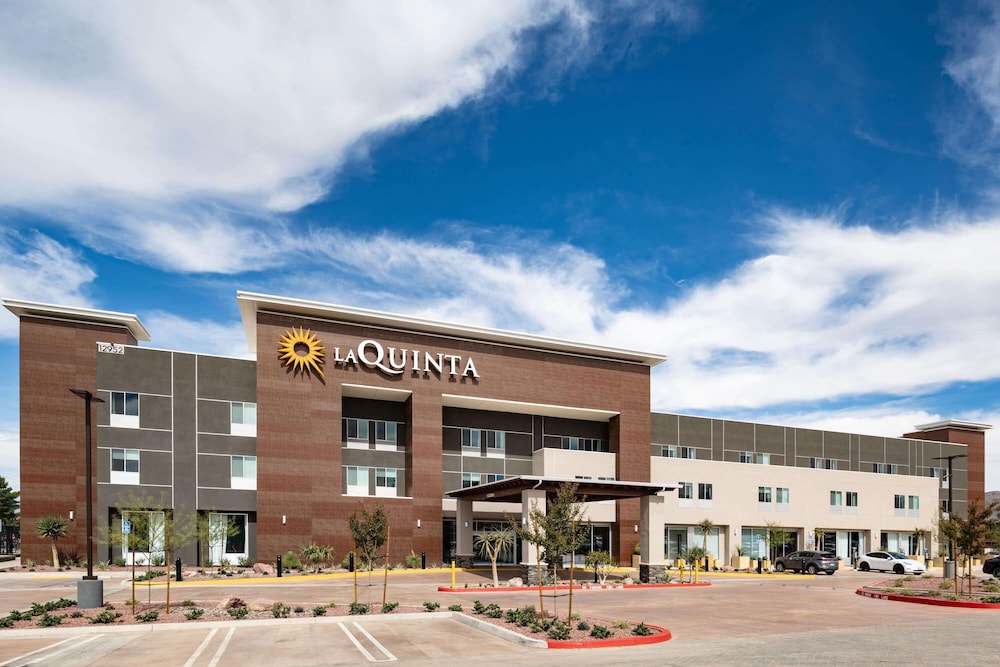 La Quinta Inn & Suites by Wyndham Yucaipa 46/51