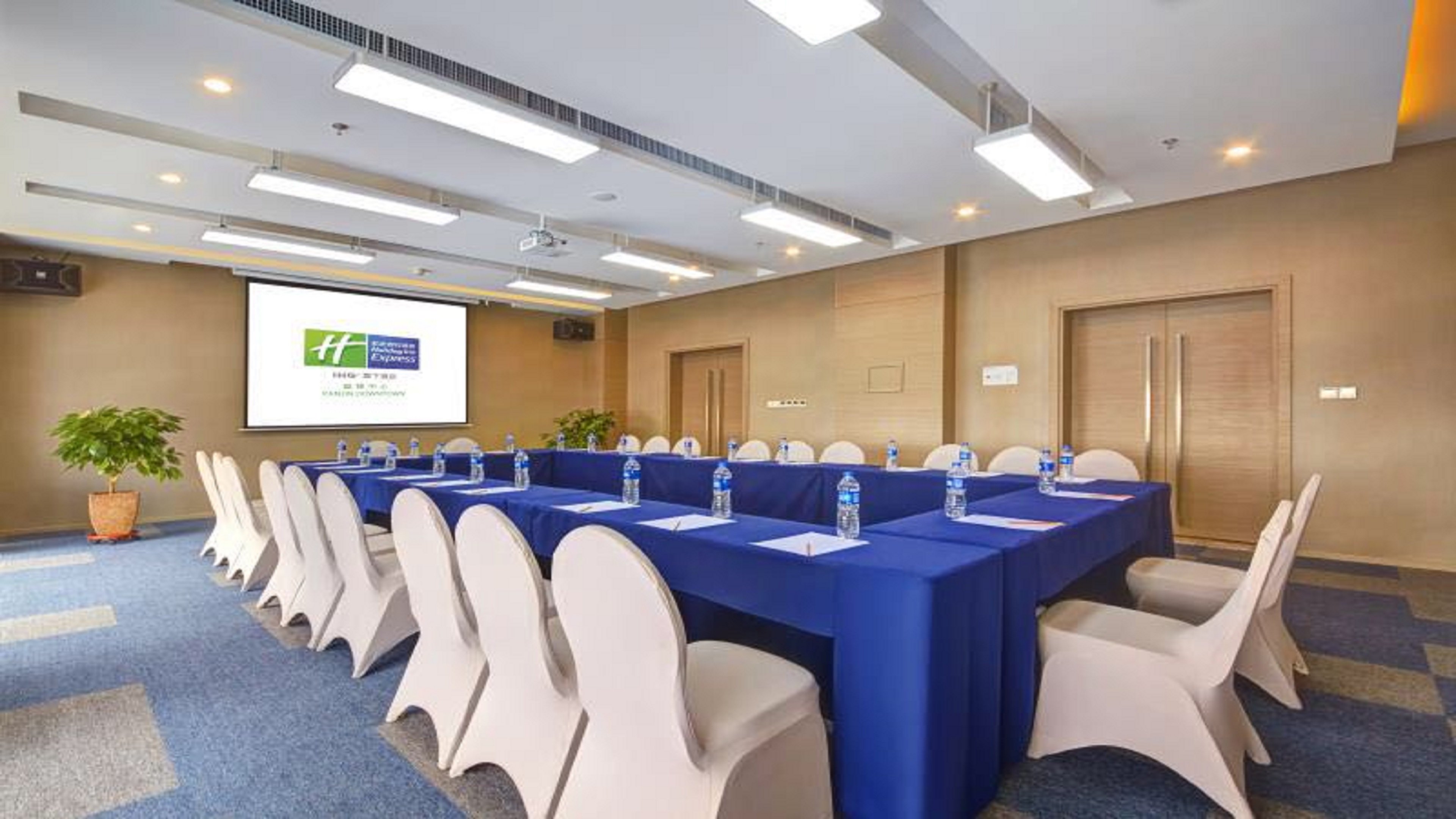HOLIDAY INN EXPRESS PANJIN DOWNTOWN 61/64