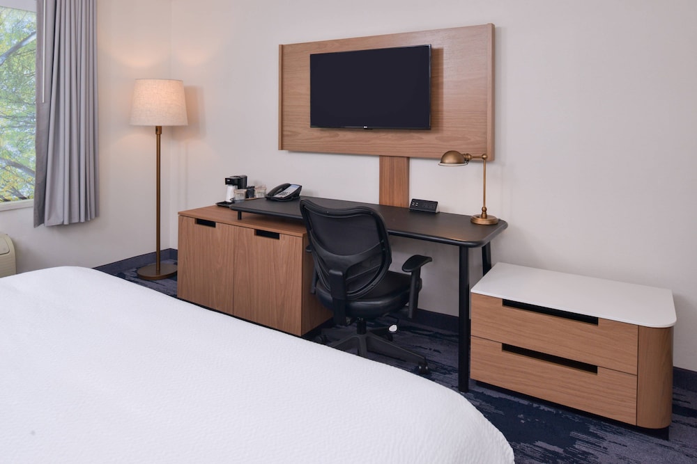 Fairfield Inn & Suites by Marriott Pittsburgh New Stanton 14/37