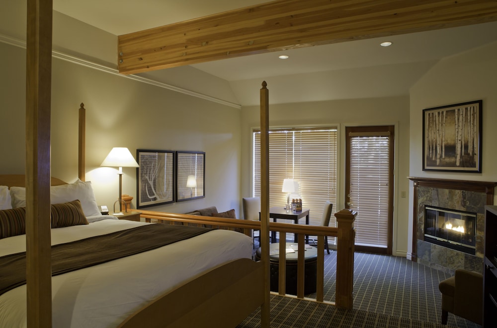 Pine Ridge Inn 8/37
