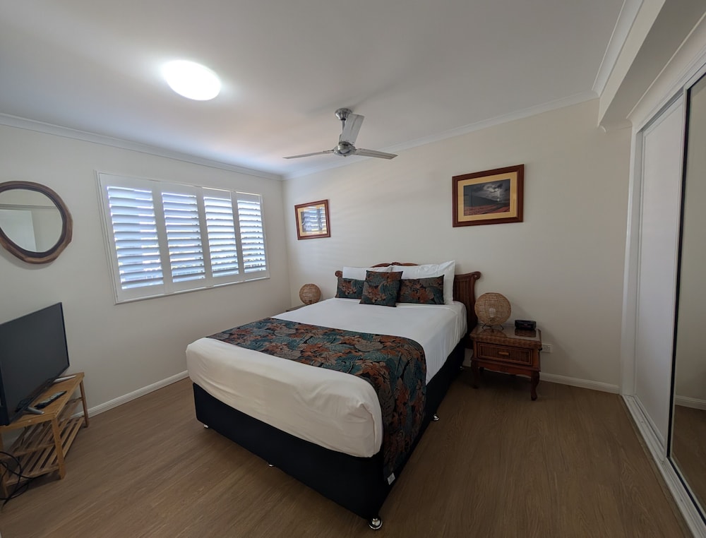 Rose Bay Resort 11/70