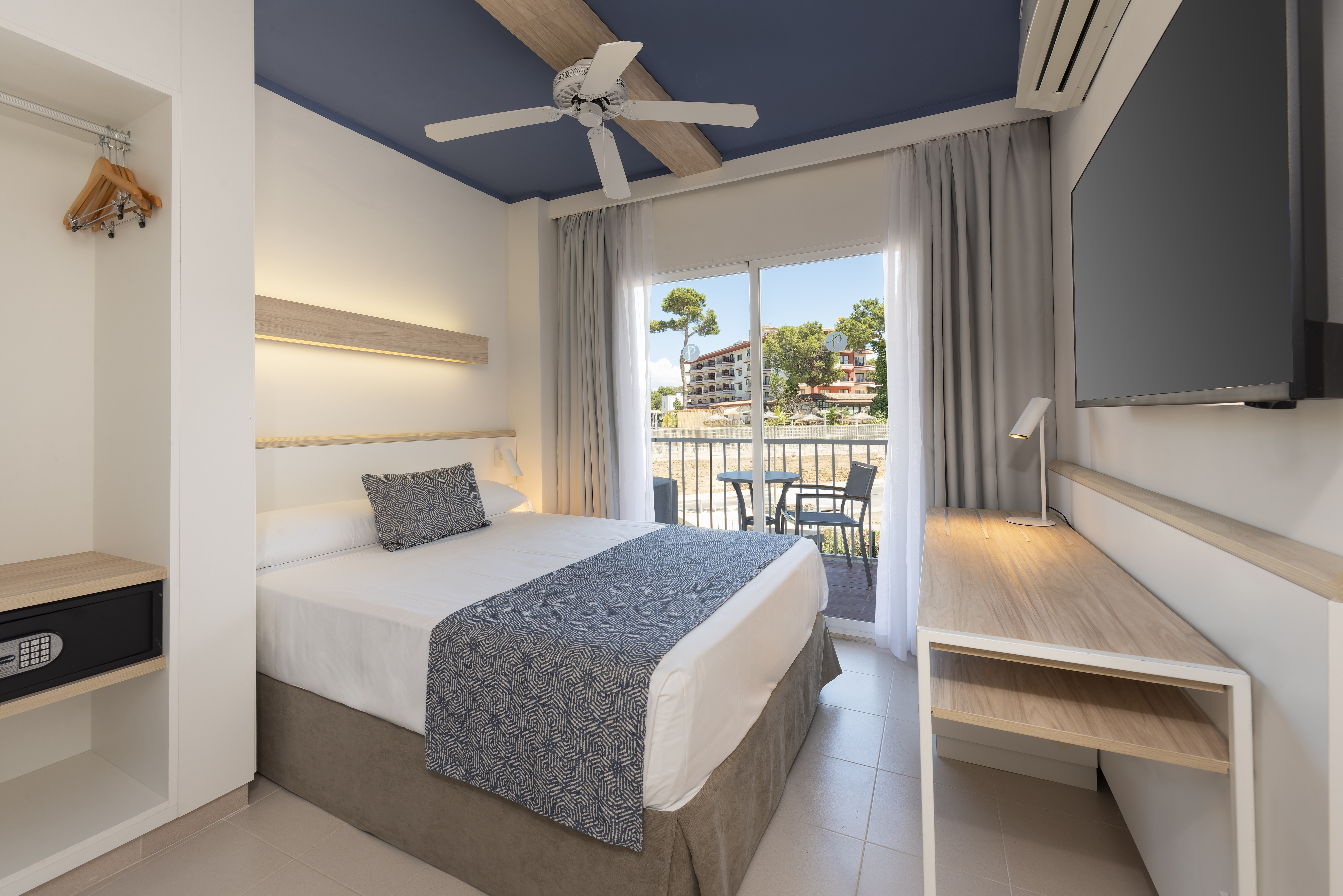 ROOM, SINGLE, BALCONY