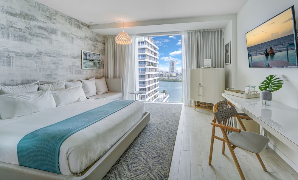 LAGOON, PREMIUM, KING BED