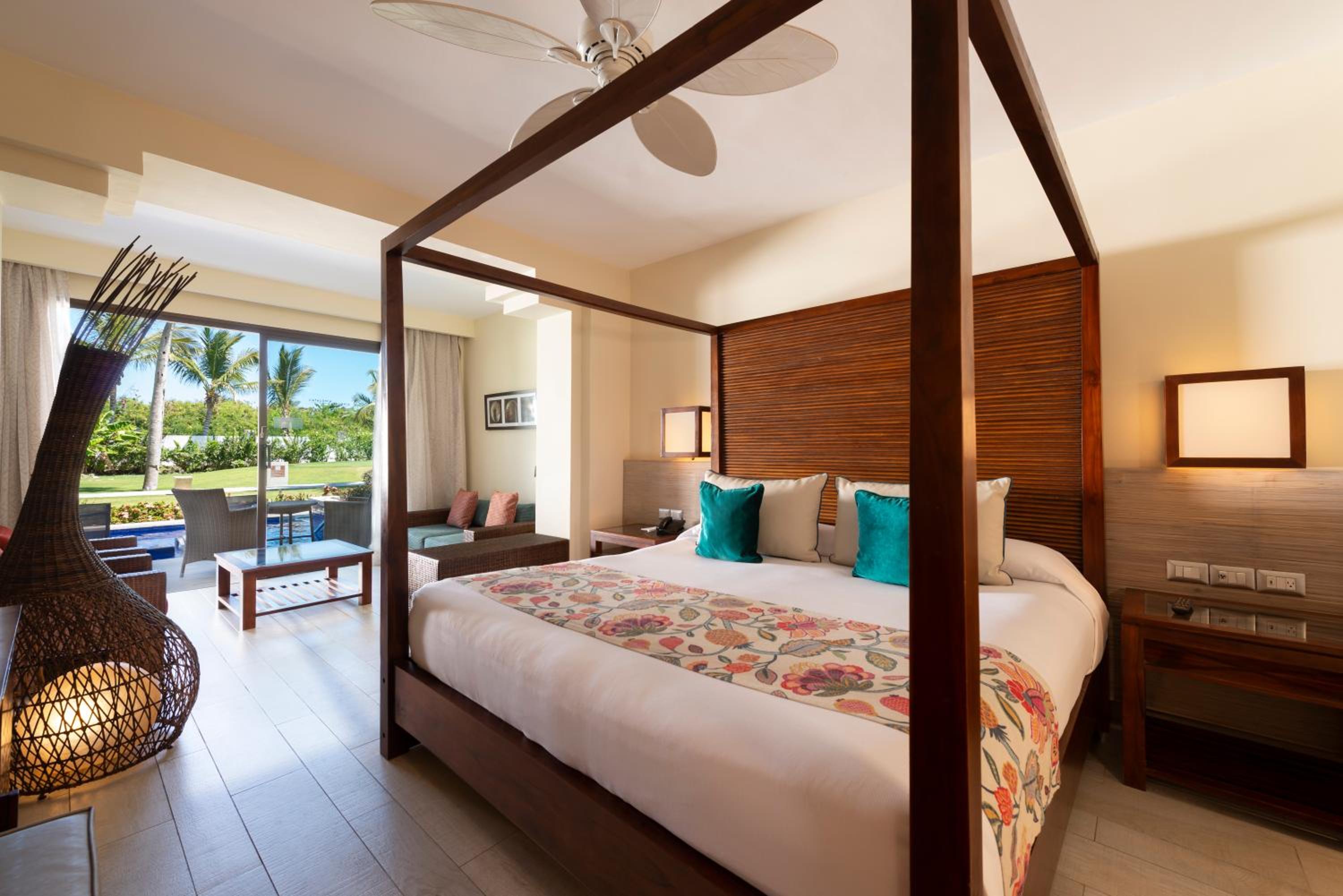 Junior Suite, Deluxe, King Bed, with Pool