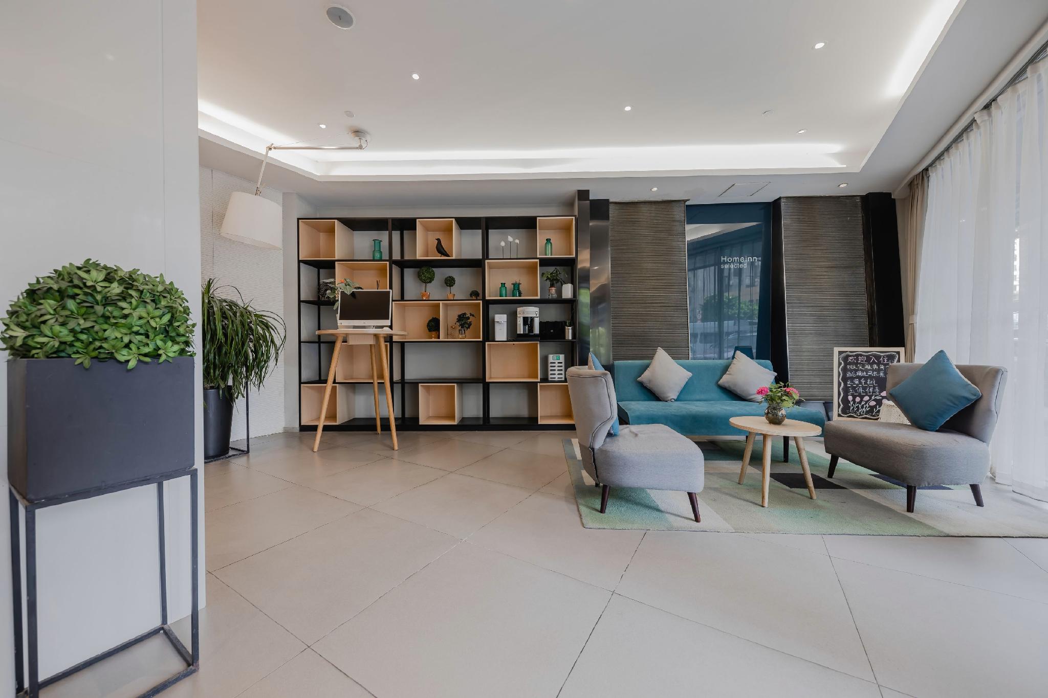 Home Inn Selected (South Square of Shanghai Railway Station) 56/63