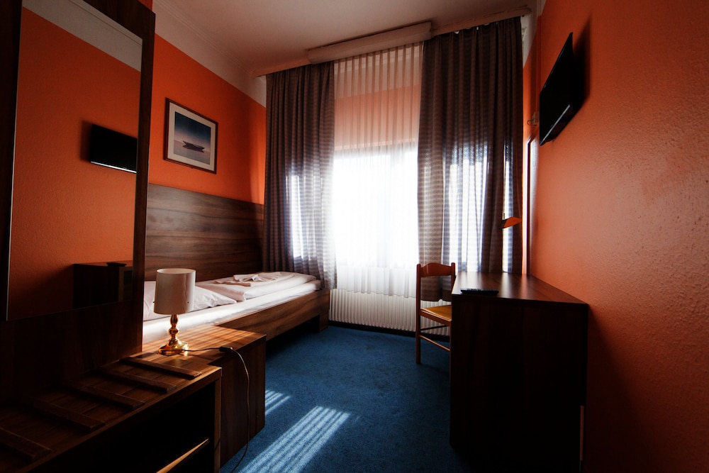 ALPER AM POTSDAMER PLATZ HOTEL 7/31